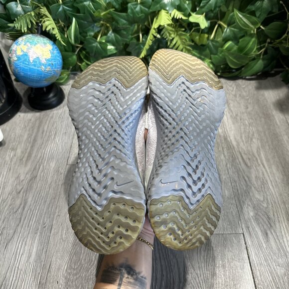 Nike Epic React Flyknit Women's Size 10 Running Shoes Vast Grey Metallic Gold - Picture 7 of 10